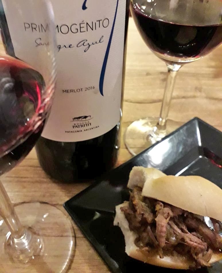 Terminamos con el gran #SangreAzul #merlot
Carne al vino tinto
<a href="/BodegaPatritti/">Bodega Patritti</a> <a href="/NicoNavio/">Nicolás Navio</a>