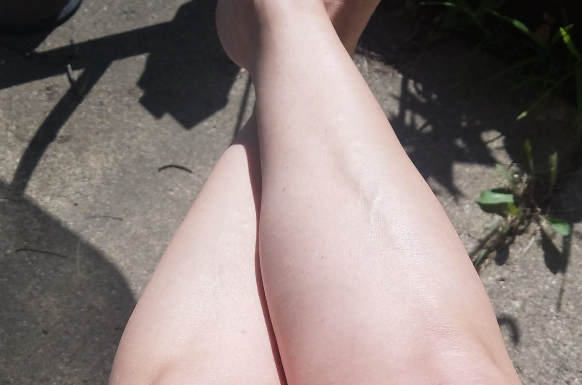 TheresaLucas3's tweet photo. Him: What were you doing in the backyard all this time?
Me: Tanning.
Him: No, you're not.
Me: 😐
#paleforlife #itried https://t.co/o2dC3lanOS