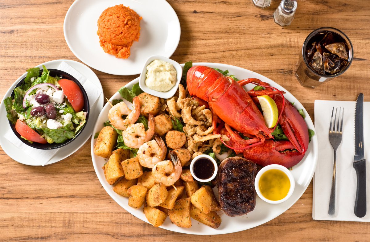 _GR8STEAK's tweet photo. This is a thing, no joke!!! The BEST meal I’ve ever had and hands down worth every penny and more!!! $52.00 for the deluxe and as you can see, deluxe it is!!! #clams #lobster #AAAsteak #shrimp #scallops #andallthefixings #justwow https://t.co/ovhE0XfCCk