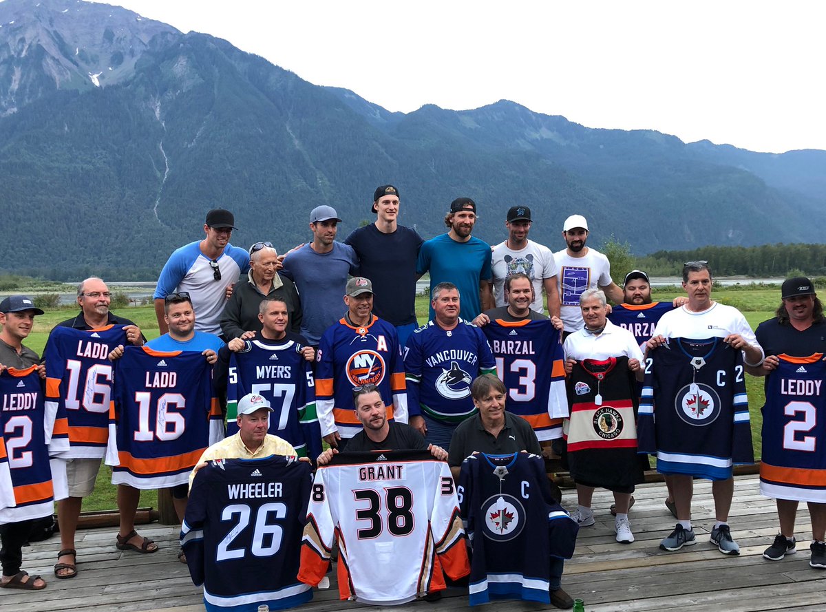 Andrew Ladd tweet media