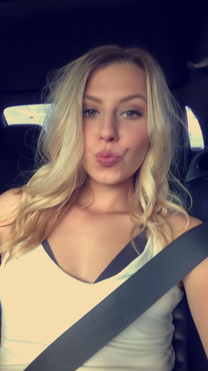 madihall00's tweet photo. The seatbelt totally ruined the picture https://t.co/Cv426M2PiH