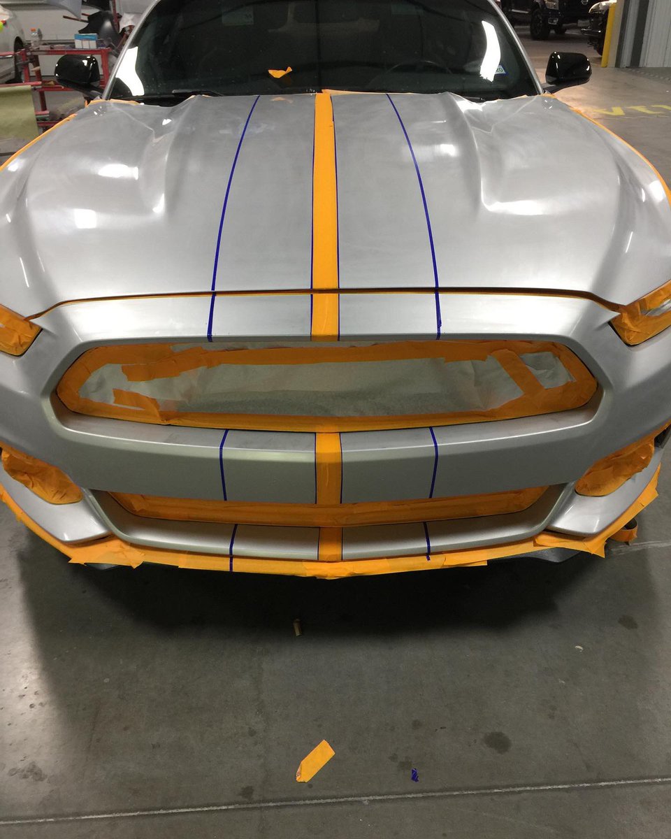 daddyzenon's tweet photo. 🎨 ‼️
Some custom stripes on my dads mustang 

HMU for any paint need #paintandbody #custompaintwork https://t.co/ergNnT4kTm