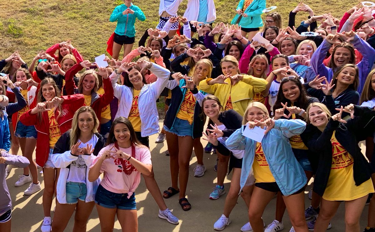 Fun moments with the new members who are about to reveal to the world (and their sorority) which housse they will spend the next four years with. I love how happy they all are! #Imagine
❤️🐺🆙