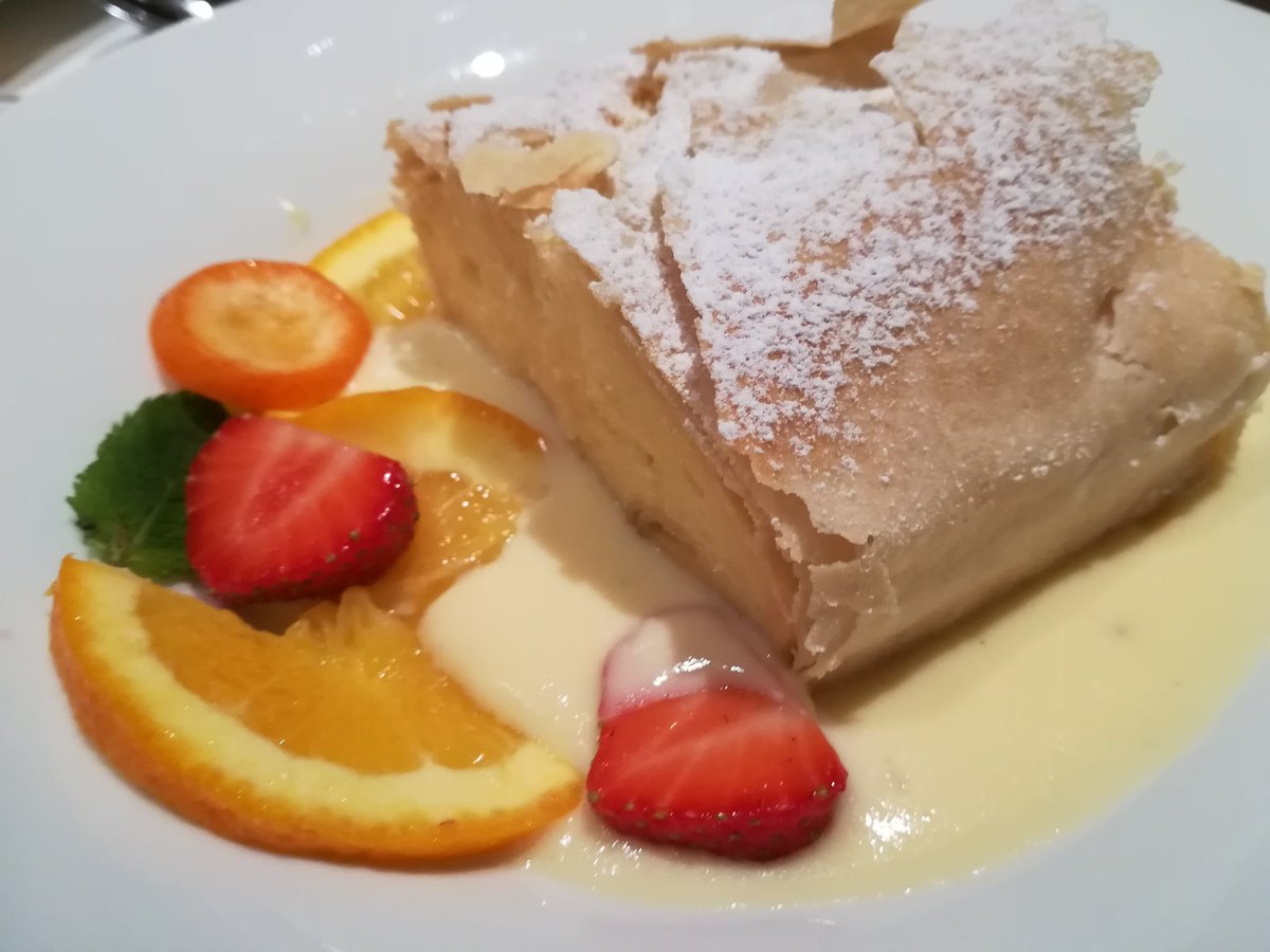 skymanuelima's tweet photo. Delícias de Vienna. #Áustria #apfelstrudel #cheesestrudel #Gastronomia #travelphotography #FotógrafoAmador #viagens #tourism #plv https://t.co/Wdt6d2BN0r