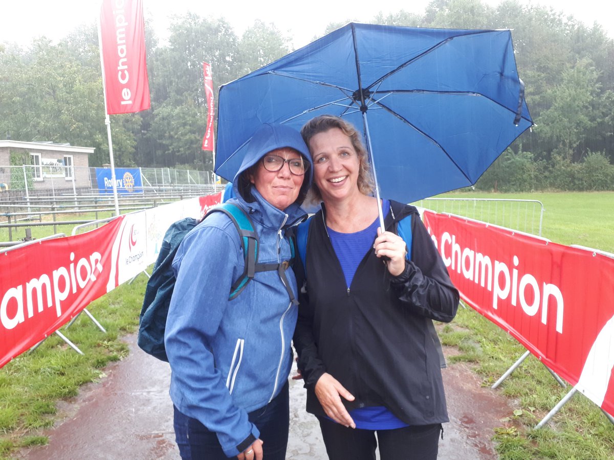 AnkevanMunster's tweet photo. Alles drijfnat # behalve mn sokken😂 maar enorm genoten van wandeldag met zus Christa. Weer lekker bijgepraat #soesterwandelweekend https://t.co/M5rprNB4a6