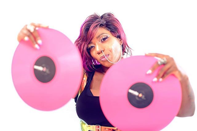 DjReRe's tweet photo. Hold my #vinyl for me! 🌸💖
#IsYourDjThisCute? #CuteAF #REmixedEvents ﹏
Ξ
Ξ
※
Ξ
Ξ
@prettigirl.hair
#Miami #pink #LONDON #IBIZA 🇪🇸! #MiamiFemaleDJ #tour #DjReЯe #internationaldj #hiphop @serato https://t.co/dxkPkdW95z https://t.co/ppfwDdodmm