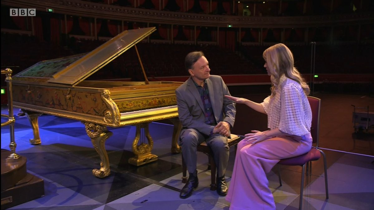 peterhenry9's tweet photo. And now there's .@rachelparris fan-girling on @houghhough again, reflecting on pianos, oceans and swimming pools...and...asking to touch #QueenVictoria 's piano in Albert's @RoyalAlbertHall ! #justsaying @thekatiederham #BBCProms #promsencore https://t.co/amIU35ummj