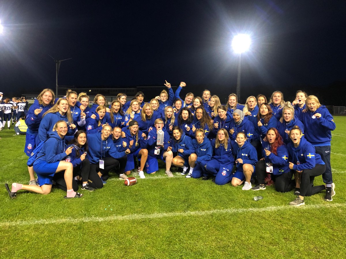 swe3se's tweet photo. EM-SILVER! 🥈 #HejaSverige🇸🇪 #WECLeeds2019 #amerikanskfotboll https://t.co/YwTrjsMriM