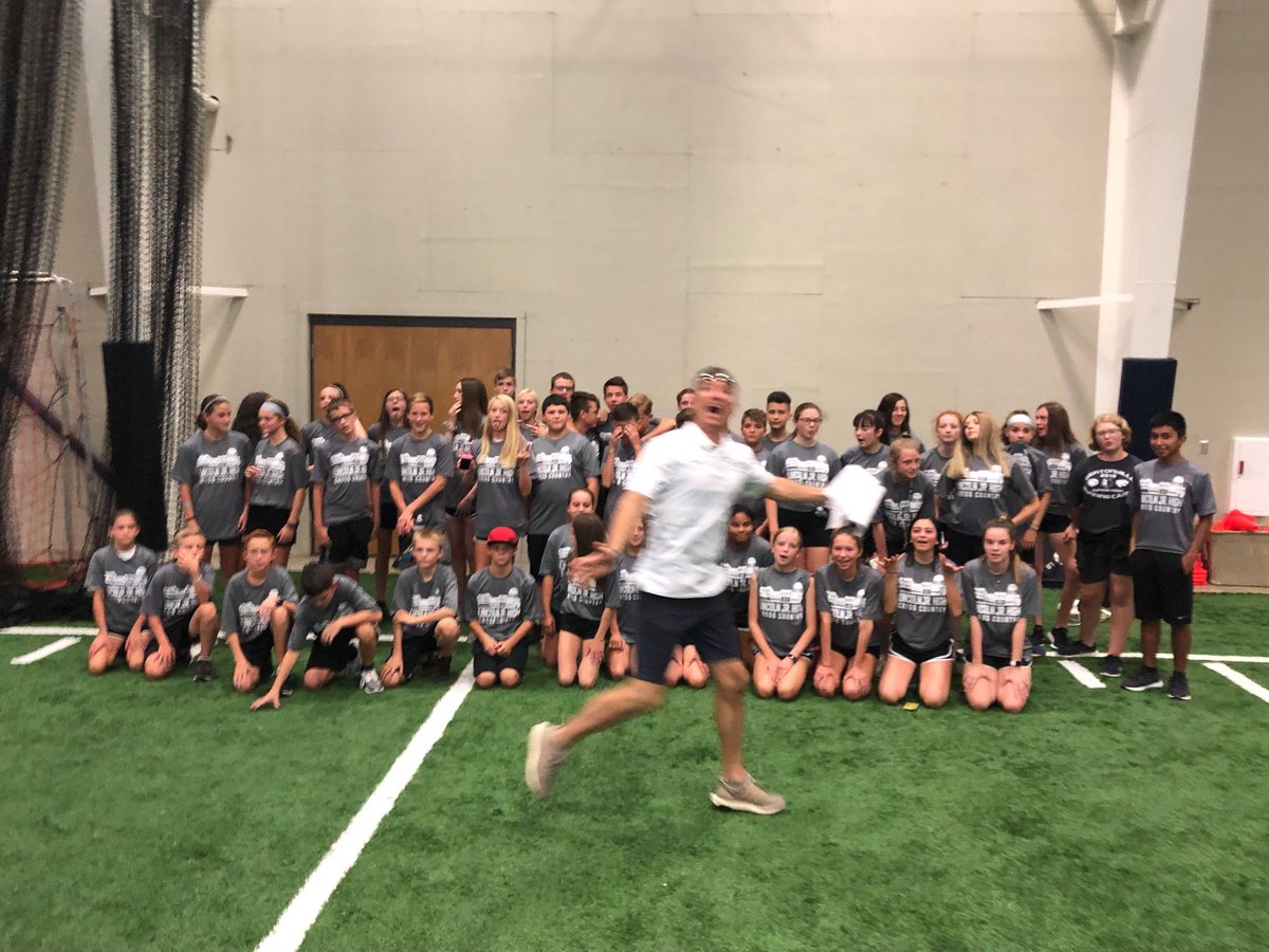 runLJHS's tweet photo. ⁦@Bville_Schools⁩ ⁦⁩ ⁦@LJHS_Leopards⁩ Guess who photo bombed our cross country pic ⁦@BWHS_Wolverines⁩ PRIDE? https://t.co/hCKipHTqzi
