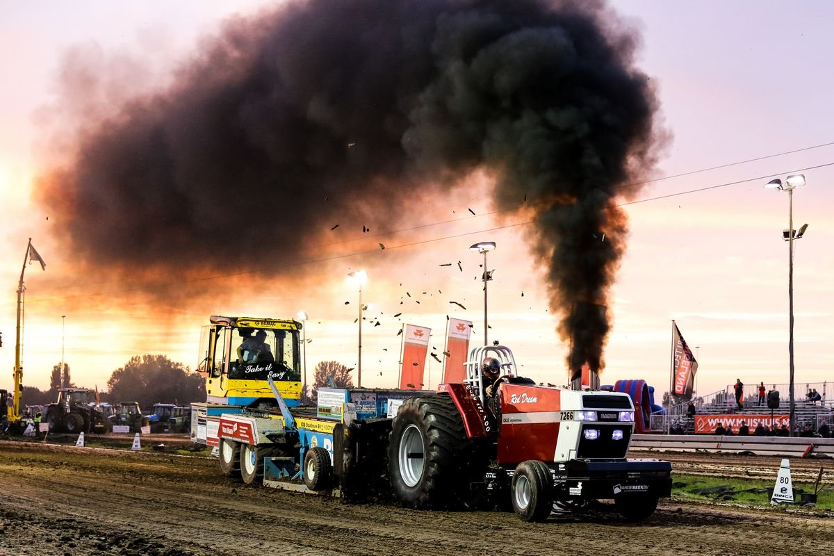 RickdenBesten's tweet photo. IN BEELD: Tractorpulling #Hoogblokland met de regionale inbreng van @TeamSimplyGreen, Red Dream en Red Impact. #hetkontakt #ntto https://t.co/Q3IJBVz68v