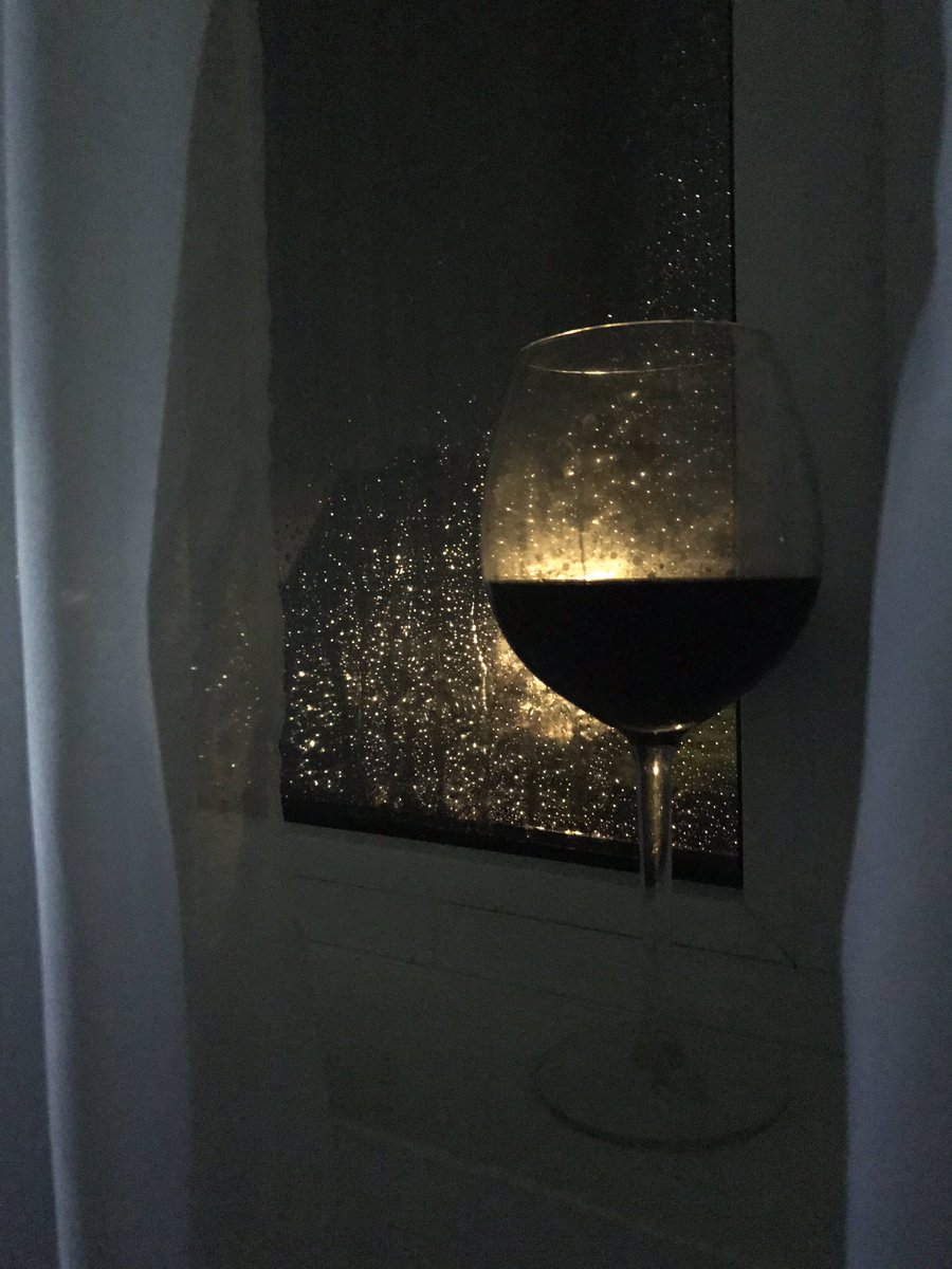 KAnderssonn's tweet photo. За окном rain, на душе.. ну вы поняли https://t.co/lQYN6PQLm7