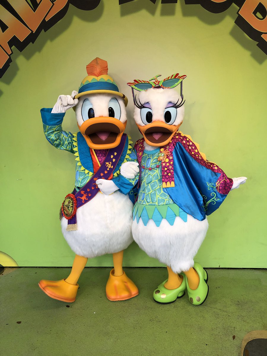 ヒロ ダイランドのダイノバッシュ デイジーさんがデザインした恐竜モチーフのお衣装がとっても可愛いー ラブラブ具合が素敵ですねー Mnwdw Wdw 19aug アニマルキングダム ドナルドダック デイジーダック ヒロ ダイランドのダイノバッシュ デイジーさんがデザインした恐竜モチーフのお衣装がとっても可愛いー ラブラブ具合が素敵ですねー Mnwdw Wdw 19aug アニマルキングダム ドナルドダック デイジーダック
