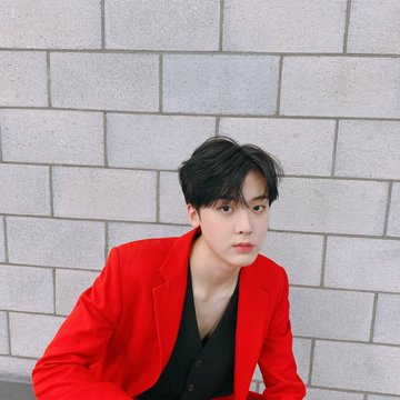 astrobrfans's tweet photo. [FOTOS] |16.08.19| Atualização no Instagram do @ddana_yoon.

Vermelho❤😘 #LoveShot #sexy #Pahah😋 https://t.co/WszTUmi0N4