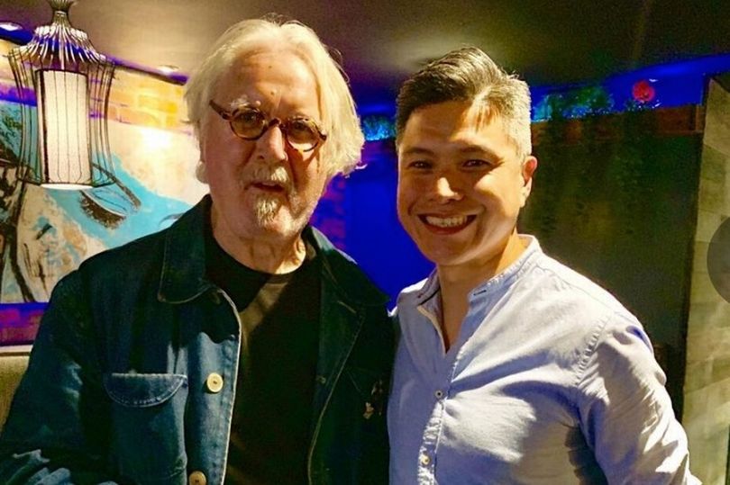 MirrorCeleb's tweet photo. Sir Billy Connolly makes rare public appearance at Glasgow restaurant https://t.co/xAvIU9HrzU https://t.co/vkY0vvYusT