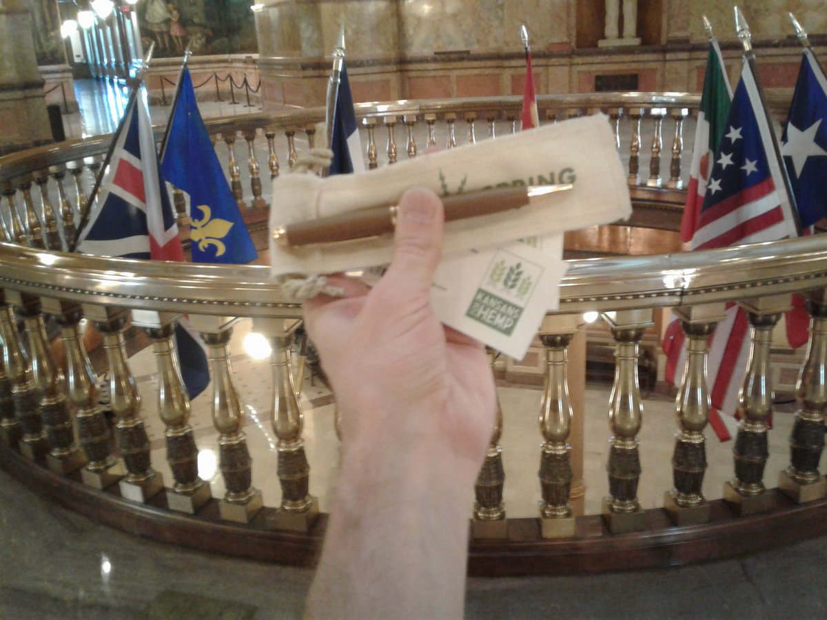 Kansans4Hemp's tweet photo. We'll never forget the feelings of hope and excitement when we received the 3D printed #hemppen given to Governor Colyer to sign the #KShemp legislation in 2018.

Mark Linday, may your innovative, compassionate spirit always be with us. #RIP 🌱💚
@GreenSpringTech
@NoCoHempExpo https://t.co/M77oGWWxyM