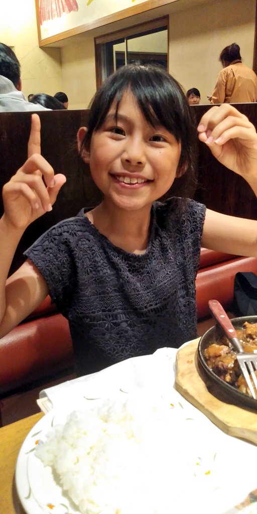 yudu_w's tweet photo. 8/14で１０才になりました💐
１０才はチェンジの年にします！
夢は追い続けます✨
今だからできる事に挑戦して頑張る👊✨
夏休みはスイミングづけでした🏊‍♀️
記録会に自由形のリレーにもエントリーされ、がんばってきました☺️
どんなチェンジになるか乞うご期待です(笑)
今日も早起き～頑張るぞ😆👍❤️ https://t.co/LBWgQD028e