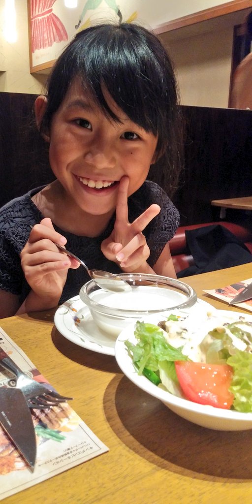 yudu_w's tweet photo. 8/14で１０才になりました💐
１０才はチェンジの年にします！
夢は追い続けます✨
今だからできる事に挑戦して頑張る👊✨
夏休みはスイミングづけでした🏊‍♀️
記録会に自由形のリレーにもエントリーされ、がんばってきました☺️
どんなチェンジになるか乞うご期待です(笑)
今日も早起き～頑張るぞ😆👍❤️ https://t.co/LBWgQD028e