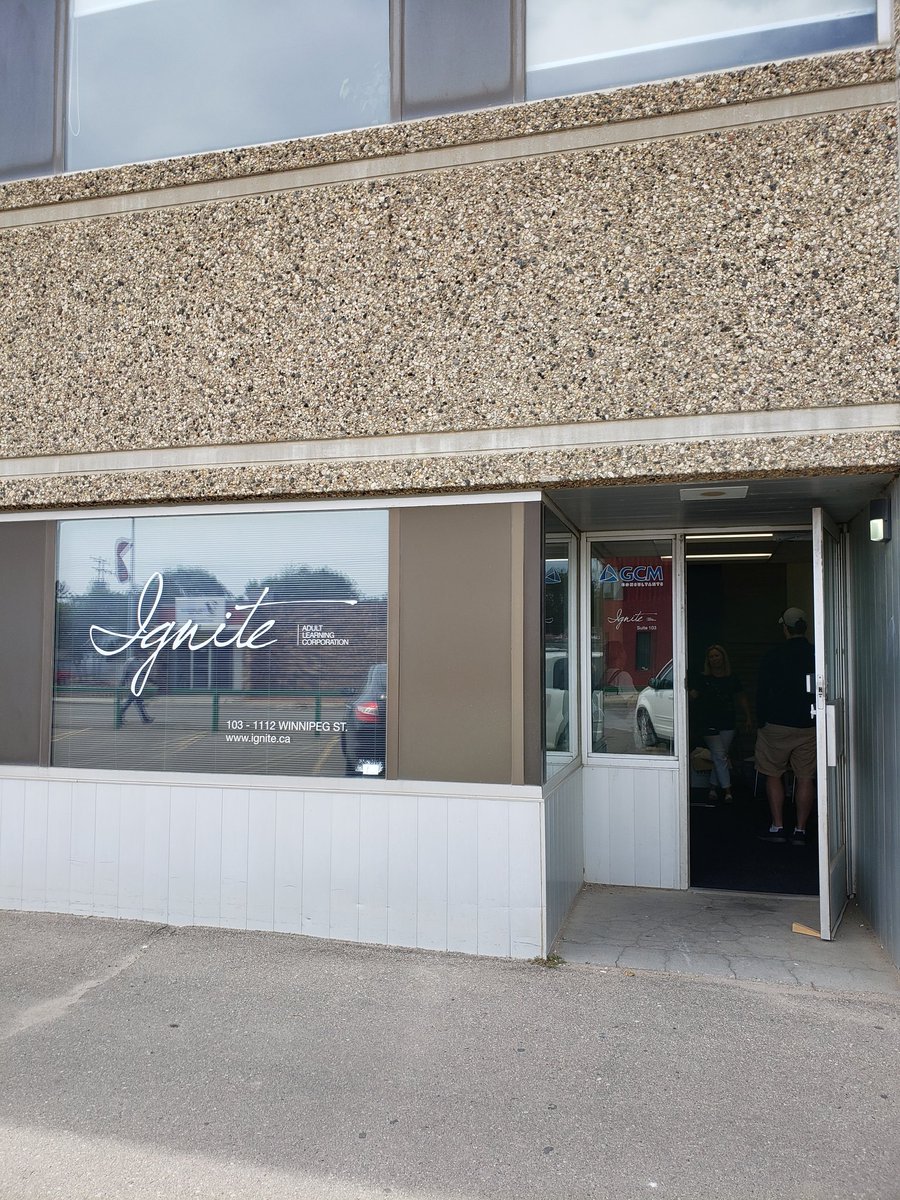 Race pick up happening until 4pm today and before the race at the Legislature starting 5pm! #yqr #regina #runregina