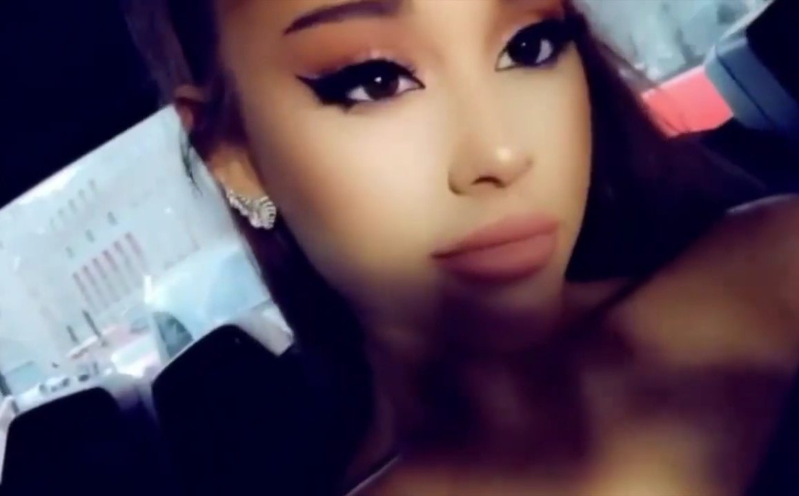 LoveuAri_2's tweet photo. She's the prettiest ♡ ♡ ♡ #ArianaGrande #BeautifulPeople #Musique #SaturdayVibes https://t.co/GzpjmhpOVD