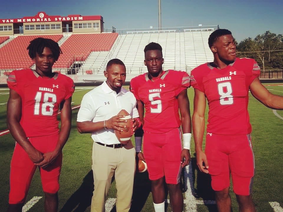 CoachReynolds23's tweet photo. I went from Coach Reynolds to Uncle Scott and I’m ok with that! @JaydenJacobs_8 @tjavonta02 @JJKellum_18 
#Missing22 https://t.co/xSmHFBAzHM