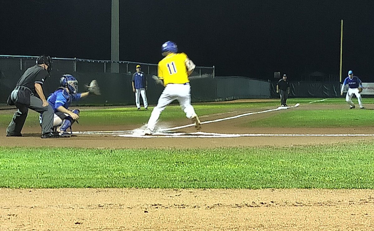 normaholmes98's tweet photo. Ont vs Que. Officials for the game Perreault (MB), Drury (SK), Garland (NL)  #Summersperfectgame #underthelights @BaseballMB @ManitobaUmpires @BaseballSask @BaseballNL  @baseballcanada @BCAN_UMPIRES https://t.co/pI73wJtak7