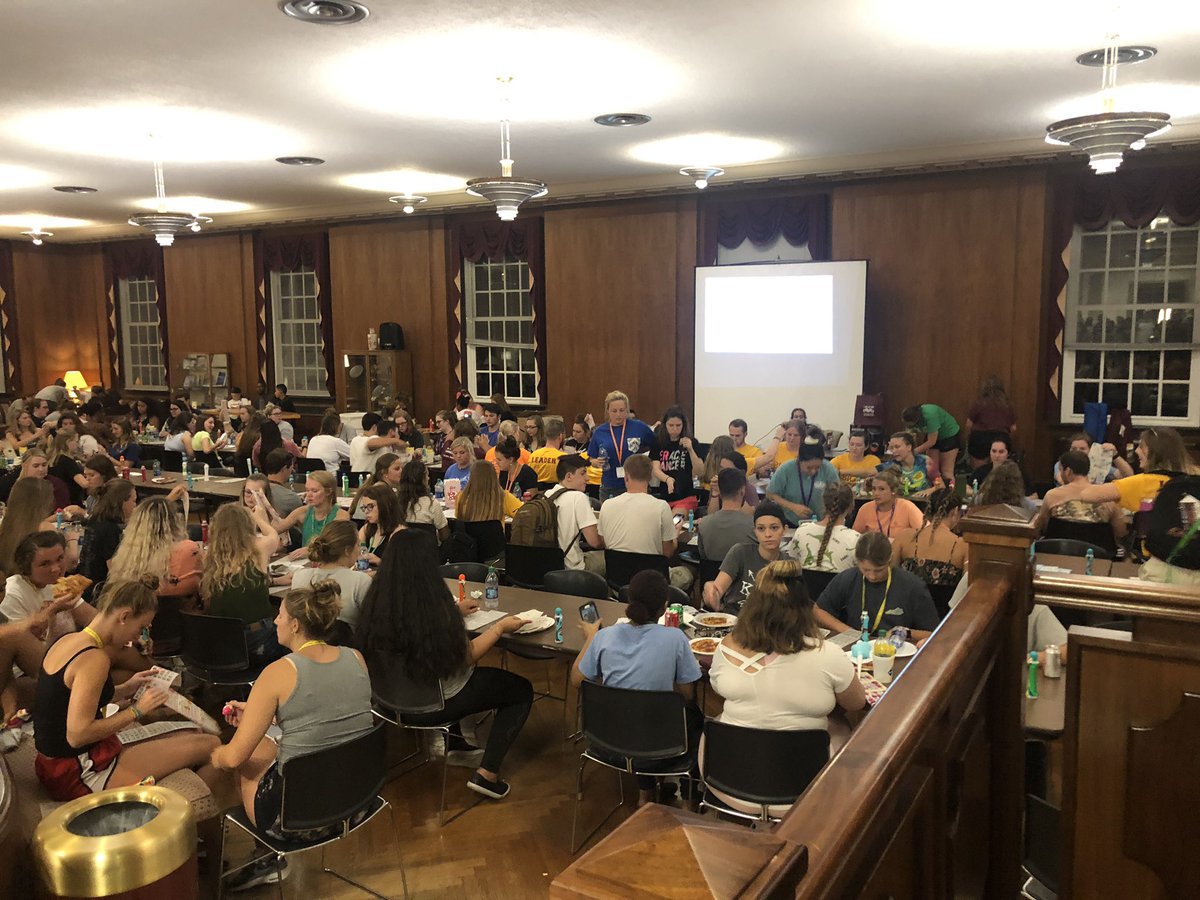 EKUStudentLife's tweet photo. The Keen Johnson Extravaganza is a blast! 🚀 #BigEWelcome #EKU #GoBigE https://t.co/uqWcrN3yGy