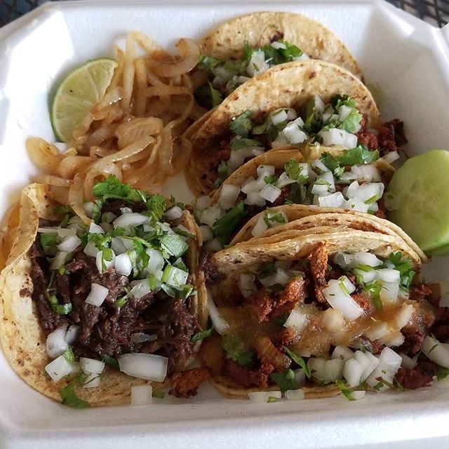 Hozer505's tweet photo. And of course the food! Dos de cabeza y tres de pastor, complete with grilled onion, pepino, and the hottest salsa I've ever had at a truck, it has that taste that only super hot peppers do, but it's a secret! #Thornton peeps roll through!
#FatKidCode #F… https://t.co/qNflkJDBbN https://t.co/qZBMLYUgKU
