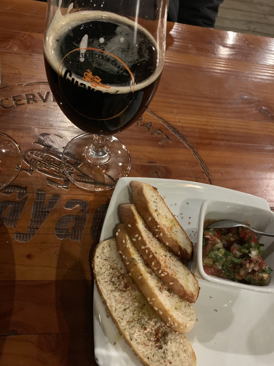 En el Bar de <a href="/CervezaGuayacan/">Cerveza Guayacan</a>