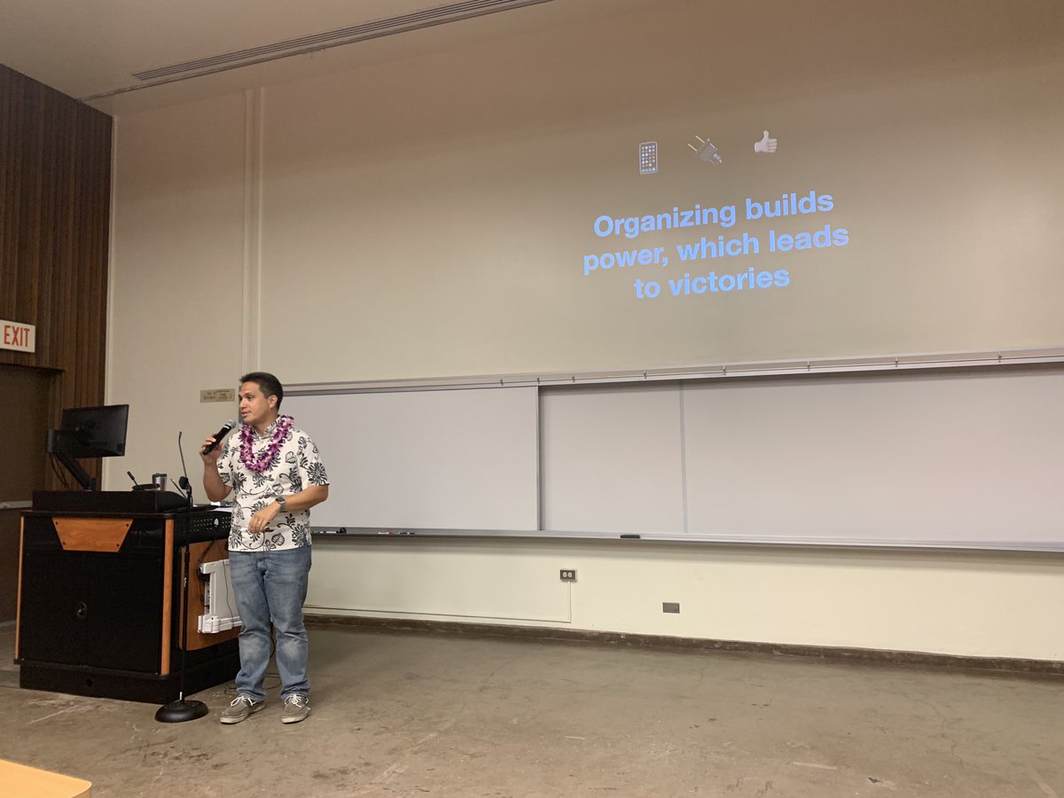 #AiKea organizer Ikaika Hussey lead a training on how to organize protests at the “Kicking Climate Change in the Boot-Camp” workshop organized by <a href="/sierraclubhi/">Sierra Club of Hawai‘i</a> <a href="/BluePlanetFound/">BluePlanetFoundation</a> #histrikesback #climatejustice #hawaii #luckywelivehawaii