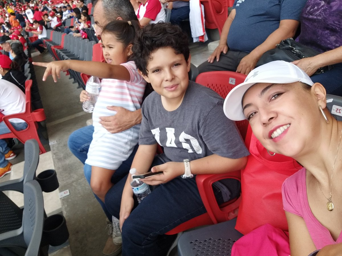 AleAl_System's tweet image. Saludando desde el estadio con toda la actitud familia👋😎 @molinafito #vamosdiablos