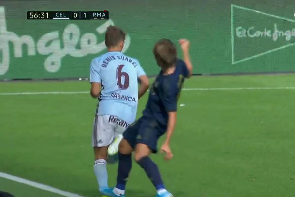 JLSanchez78's tweet photo. Me gusta la circular para sancionar las entradas peligrosas a la altura del Tendón de Aquiles. ¿Por qué se aplican diferentes criterios? 🤔

FOTO 1: Modric a Denis (involuntaria). Roja directa 

FOTO 2: Januzaj a Paulista. Sin sanción

Aquí no existen ni criterios ni grises https://t.co/oLfstB54Ew