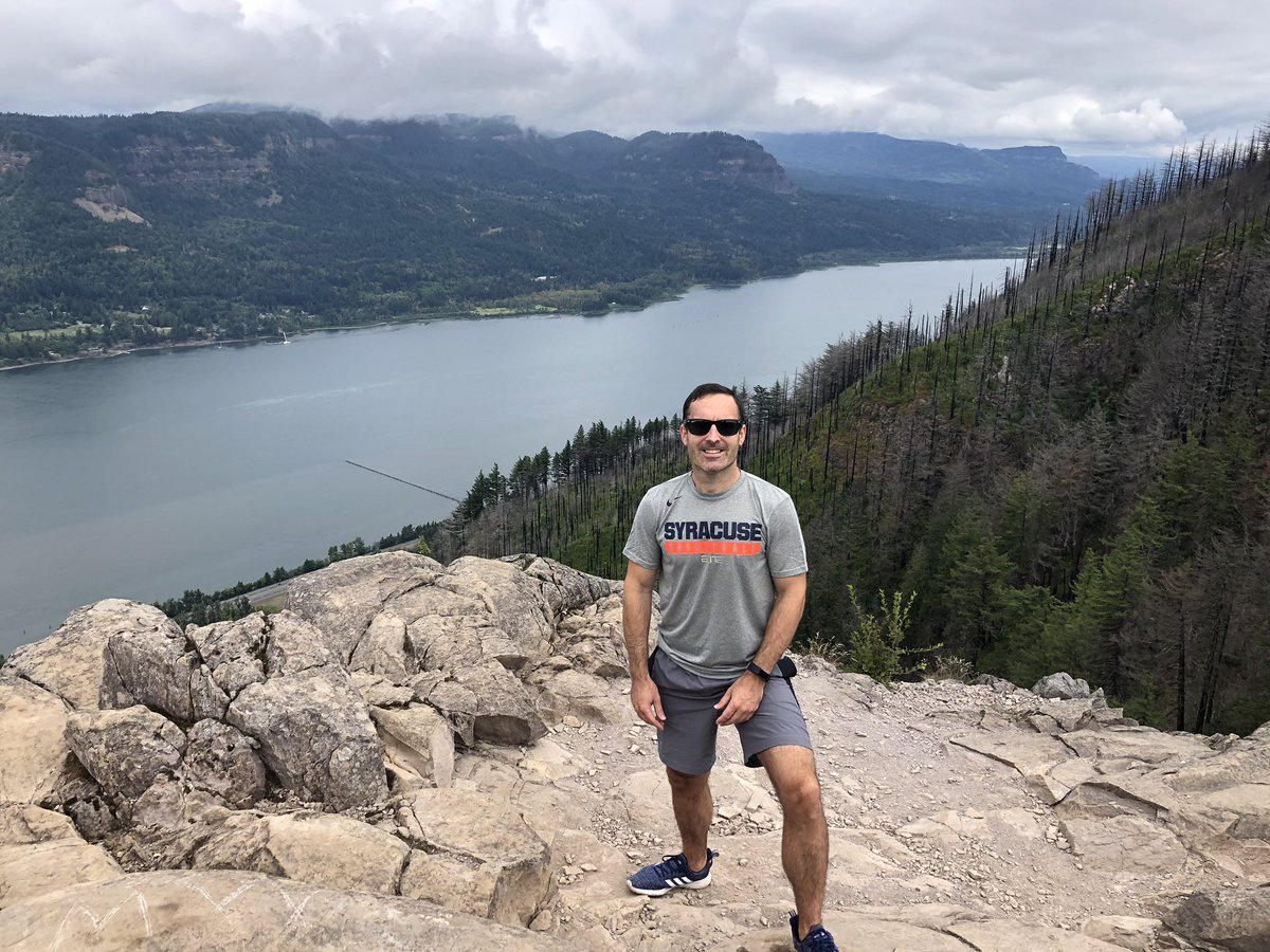 mak_b82's tweet photo. Reppin’ @Cuse_MBB atop #Angelsrest in Portland, Oregon today. Good hike, great views https://t.co/gEePujpUgx