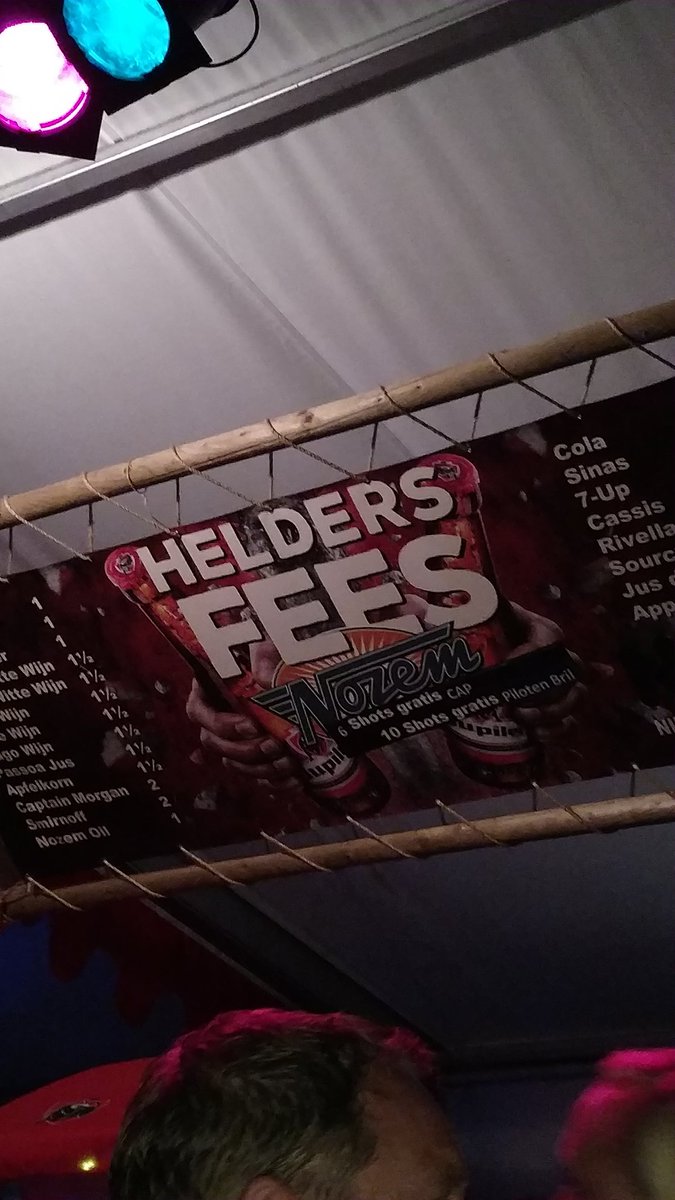 DesIngez's tweet photo. Toe maar dan.. van je familie moet je t hebben ;) #HeldersFees Lopend naar een feestje altijd prima! ππ https://t.co/b4zpYBCPHx