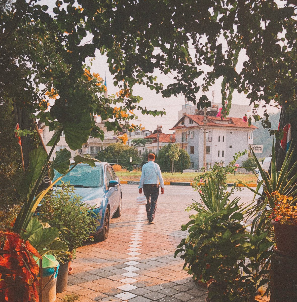 lethargy111's tweet photo. I took this pic of that old man as I wished if we could have an endless conversation and ask him about his people, do they hurt him too? And if he could tell me things about life and how I can adapt to this wild world, cuz I still know nothing.

#Remains https://t.co/XY6wztUk2Z