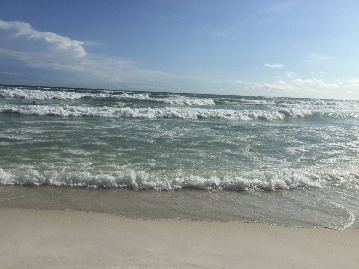 Surfs up ⁦<a href="/Visit_PCB/">Visit_PCB</a>⁩ ⁦<a href="/PCBDaily/">PanamaCityBeach</a>⁩