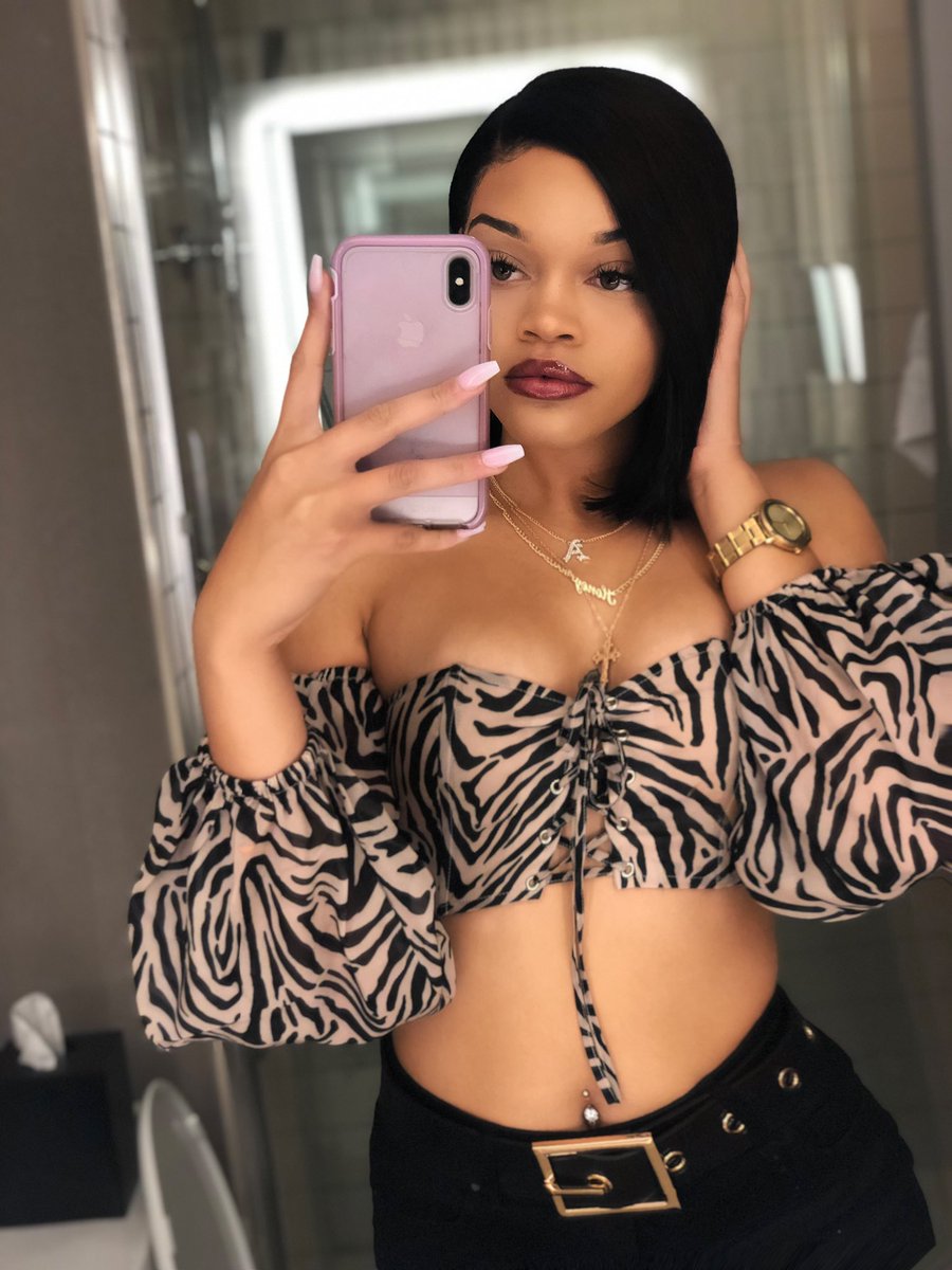 ashlimilann's tweet photo. who a hotter 🅱️? https://t.co/1h0tQe4zV1