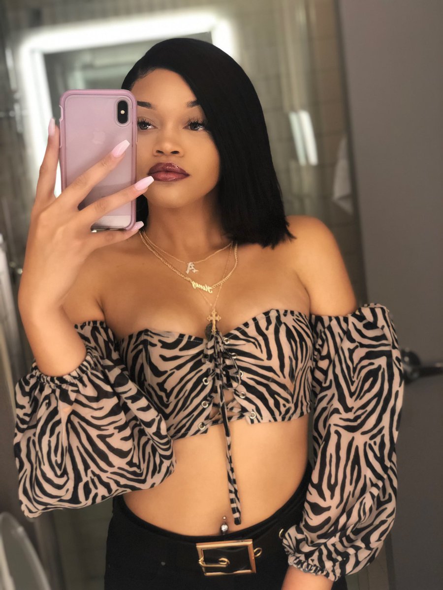 ashlimilann's tweet photo. who a hotter 🅱️? https://t.co/1h0tQe4zV1