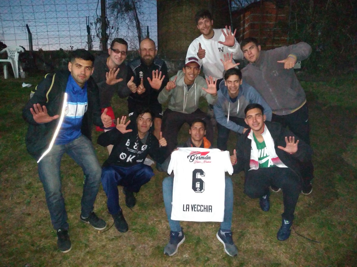 LVSFC1's tweet photo. Nos pusimos nerviosos en el debut 😂🖐️☝️ VAMOS VECCHIA !!!
#CopaOliverAtom https://t.co/lCv3aw6WoD