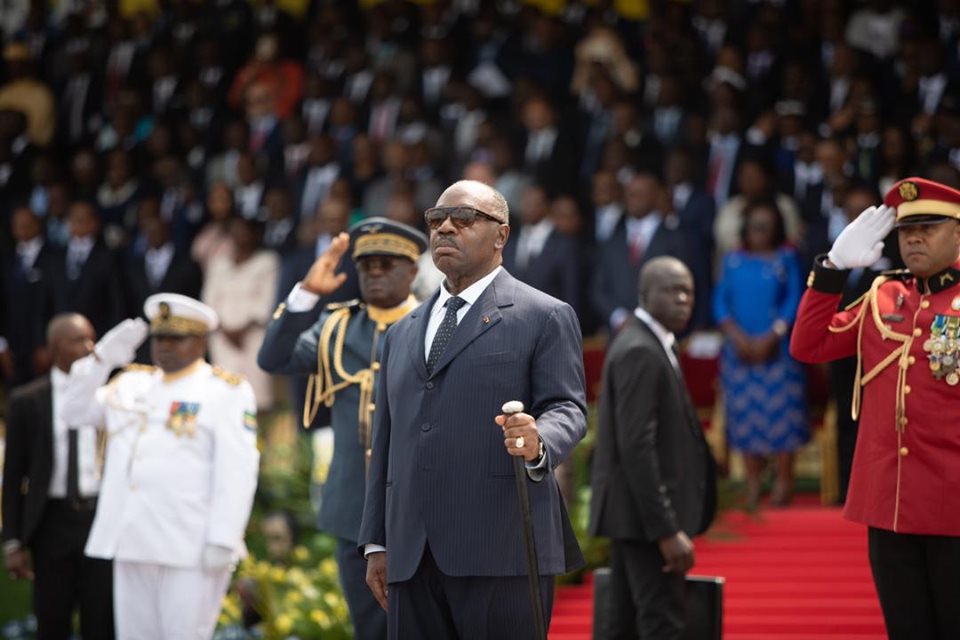 Ce 17 août, à l'occasion de la fête nationale, le <a href="/PresidentABO/">Ali Bongo Ondimba</a> a fait la démonstration qu'il était fermement aux commandes du Gabon. Hommage à Léon Mba, discours dense, défilé militaire, le chef de l'Etat a été omniprésent au grand dam de ses contempteurs facebook.com/BriceLaccruche…