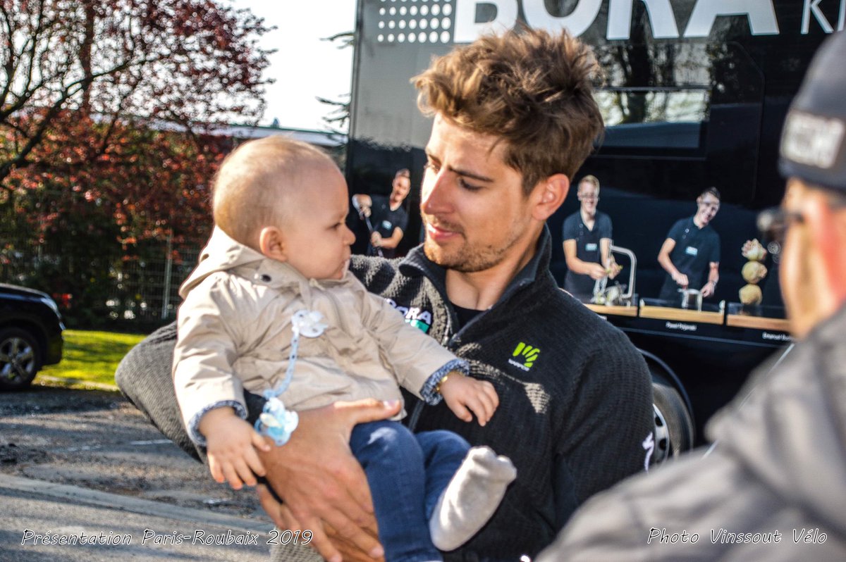 charly_velo's tweet photo. Mon fils avec @petosagan, vous croyez que la même est possible avec @KMbappe ? 😜👌 https://t.co/hyPIYPJ9Io