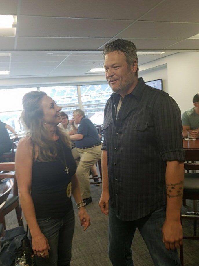 radiolauna's tweet photo. You doing anything after the show the show tonight @blakeshelton? #995qyk https://t.co/w3jb5jM8mk