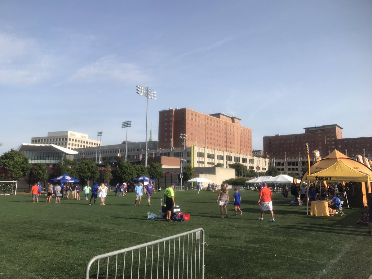 GaryTheLionFCC's tweet photo. Todayβs premarch shenanigans. π§‘π #FCCincy #HouseGary https://t.co/4Kks0woQMi