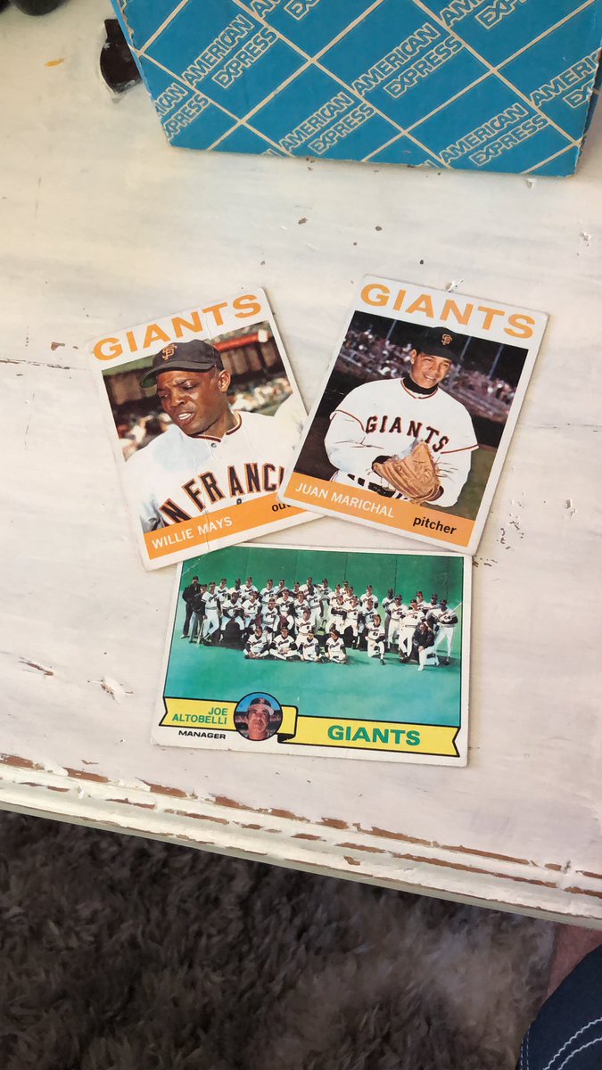 ezebarks's tweet photo. @SFGiants look what I picked up at a yard sale today!! ❤️ ❤️ ❤️ Willie Mays 1964 and Juan Marichal 1964 https://t.co/aMuaH2w9Z8