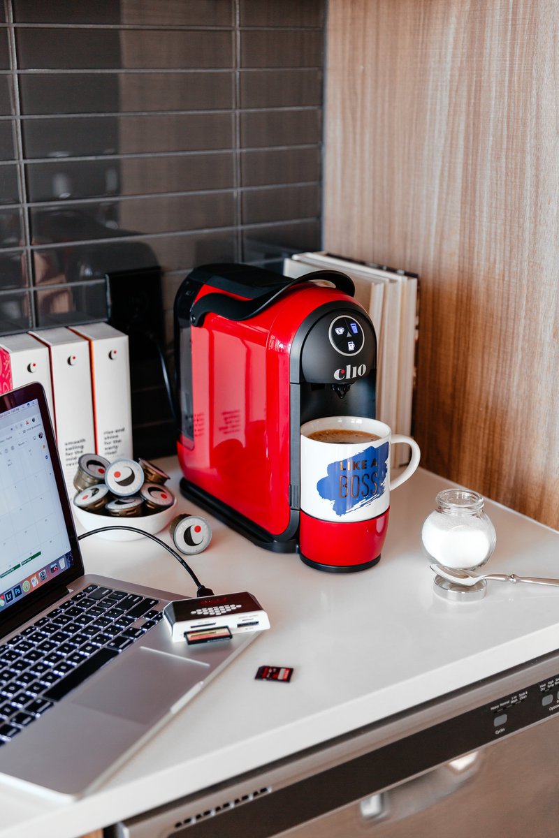 ClioCoffee's tweet photo. #ClioCoffee not only makes amazing tasting #Coffee (preferred 4-1 over the leading single-cup brand), but it lets you enjoy a full 10-oz full strength cup in ~1 minute, and it beautifies your kitchen (or anywhere you want to put it). https://t.co/n3EctXTe8w