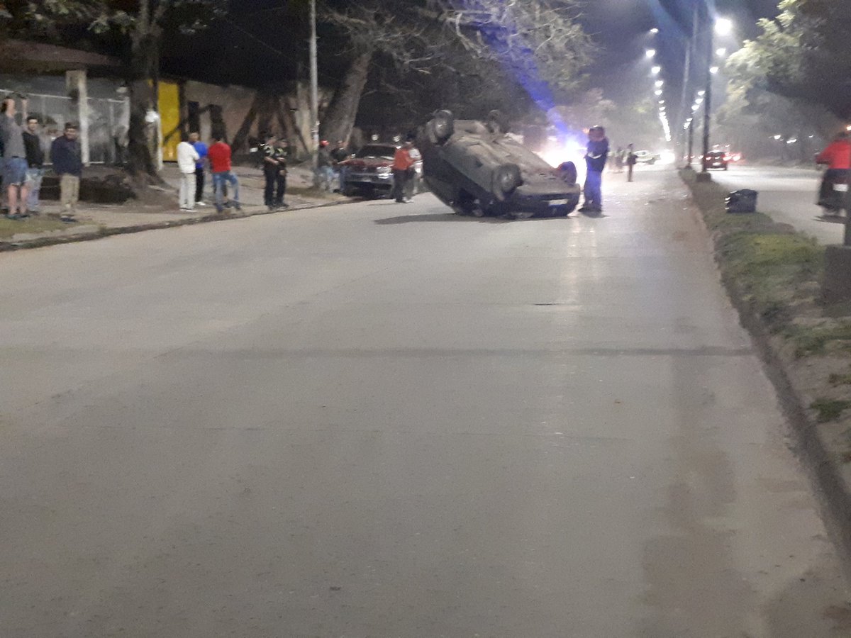 AstorgaAna's tweet photo. Accidente y vuelco en Av. Ejército del Norte y Perú. Transito cortado. #TUCUMÁN https://t.co/dOfKOMTIhZ