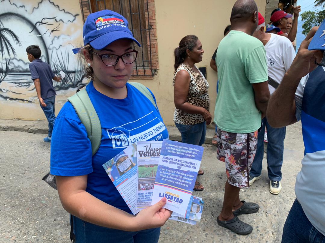 Nuestro <a href="/partidoUNT/">Un Nuevo Tiempo</a> presente acompañando a <a href="/jguaido/">Juan Guaidó</a> en La Guaira. Cuenten siempre con el compromiso, el trabajo y la fuerza de Un Nuevo Tiempo, respaldando la #OperacionLibertad en cada rincón del país. Como lo dijo Guaidó hoy: “Vamos a ganar esta lucha por Venezuela”.