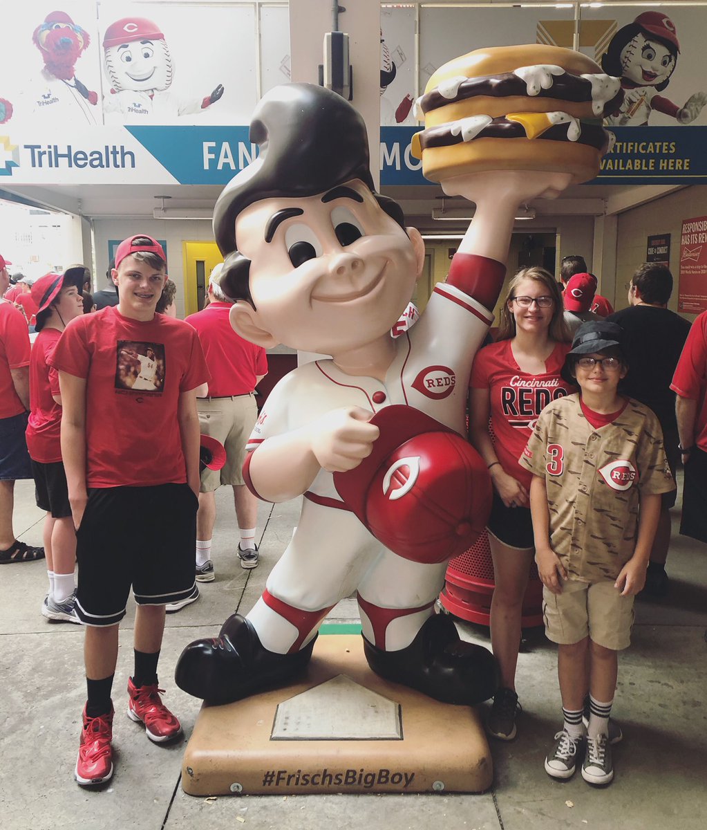 FueledBy_Robin's tweet photo. Let’s go, Redlegs! ⚾️ #bigboyselfie #redbaseball #cincinnatireds #frischsbigboy https://t.co/BkRHx9SbPN