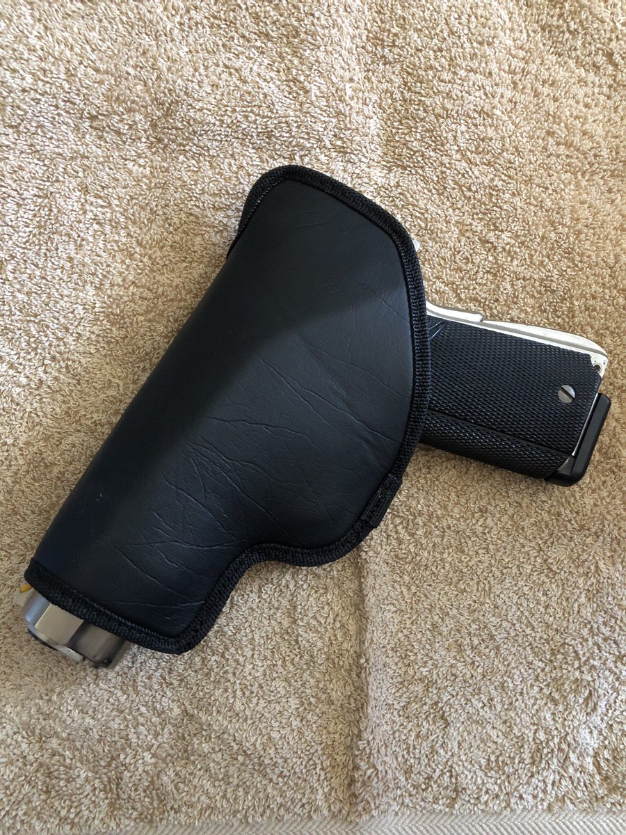AntiqueTime's tweet photo. Finally found a holster I can live with for my EDC #ColtCommander . Fits great inside the pants (IPH) or in my case, shorts. It’s made by #TAGUA and is very well made. It also accommodates my Smith and Wesson sights on this gun very well. #2A #45ACP @BieBie_Ying @R6Tac #Colt1911 https://t.co/WfTjVVGyMC