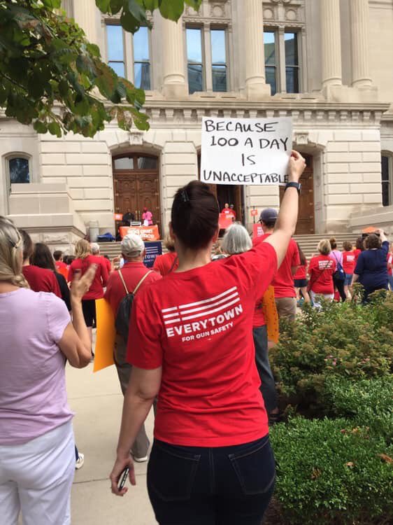 FlyoverStateMom's tweet photo. “But Indiana is a red state! Is it ready for gun sense policy?” 🤔 

Today:
✔️ Hundreds attended @MomsDemand #RecessRally 
✔️ BOTH sides of the aisle (@MayorJohnDennis, @IndyMayorJoe) spoke
✔️ @indianasda was electric
✔️ Faith community told us ACT NOW.

Yes. We’re ready. https://t.co/edwUBXIBhe