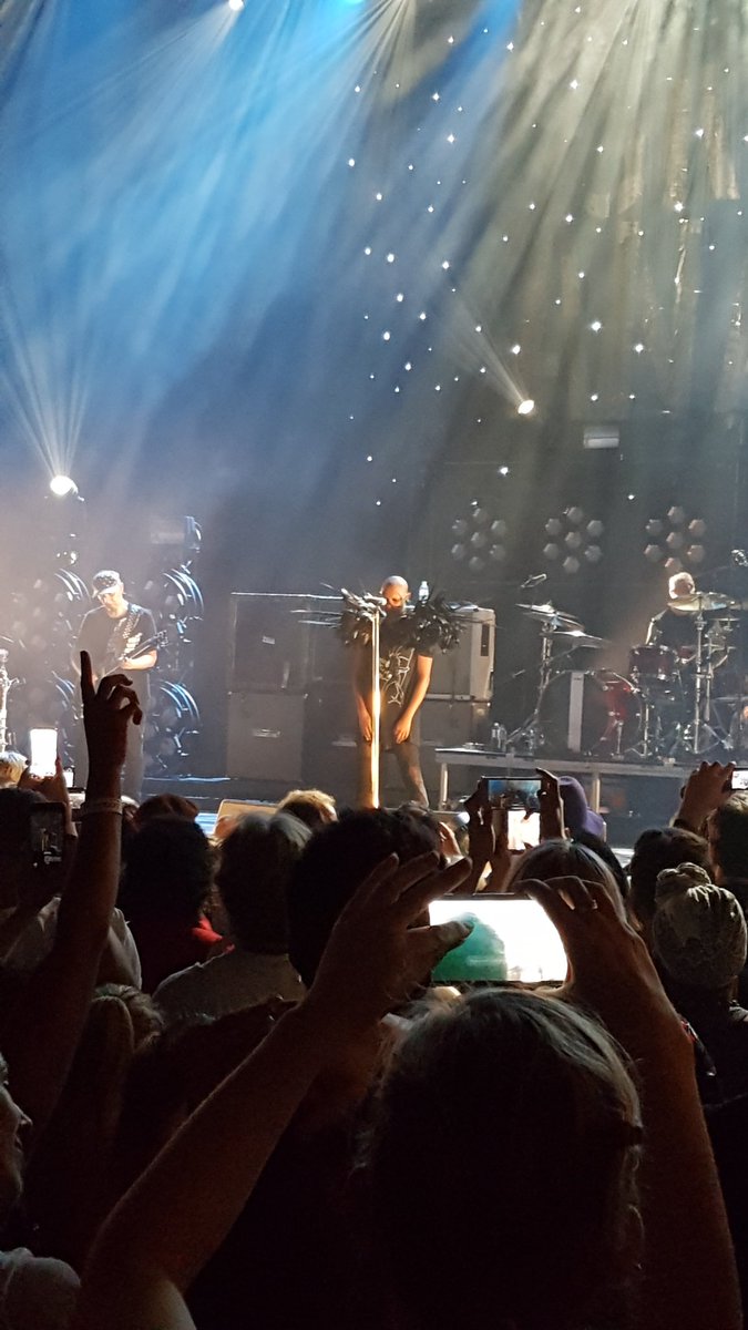 PaedsNurseLaura's tweet image. .@SkunkAnansie were absolutely incredible tonight @O2academybrix! @skinskinny voice is phenomenal! Beautifully enhanced by @ShureUK #AxientDigital #microphones @MrAFrancis